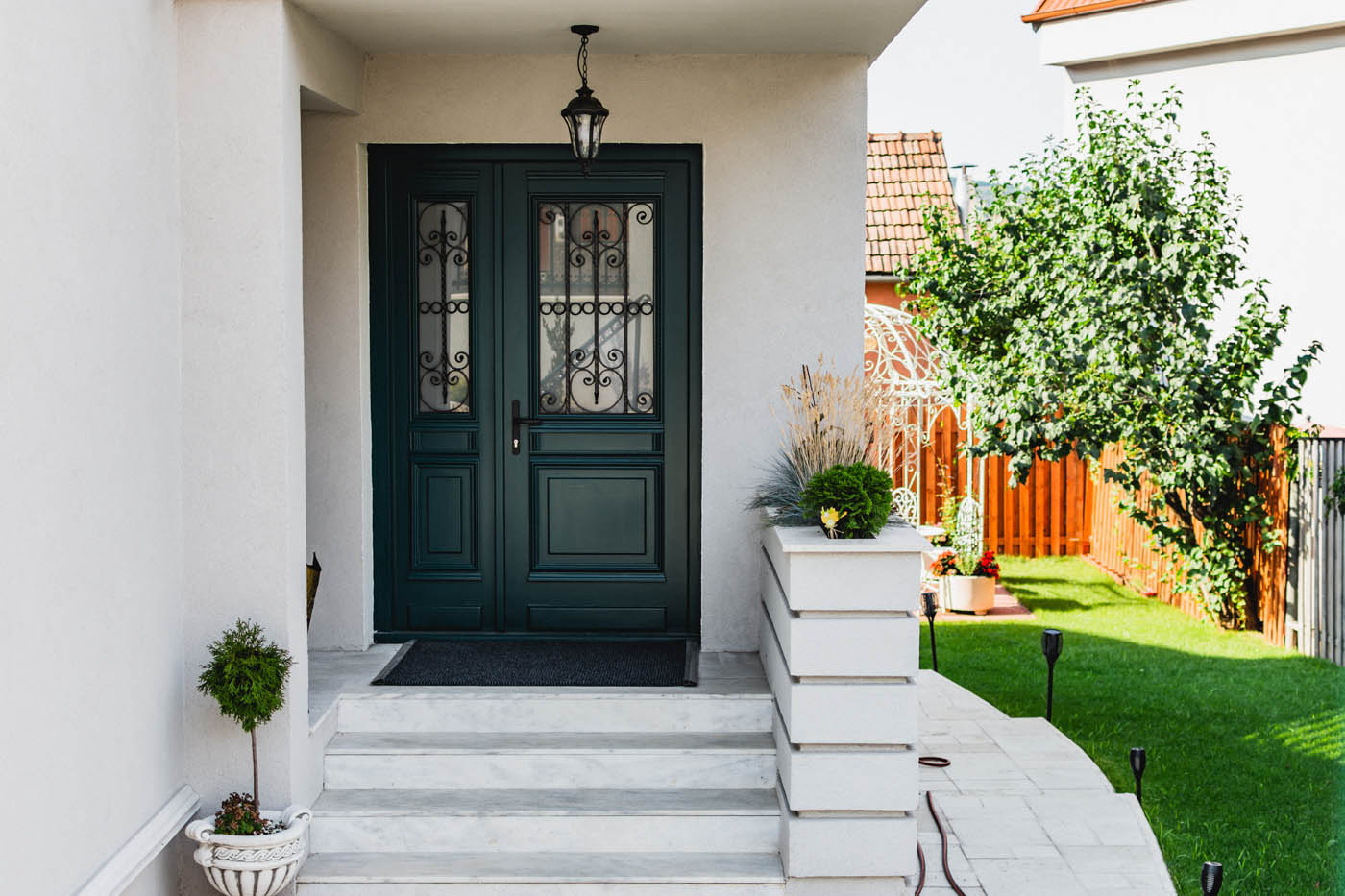 A home front porch clear from pests thanks to Hello Pest Control.