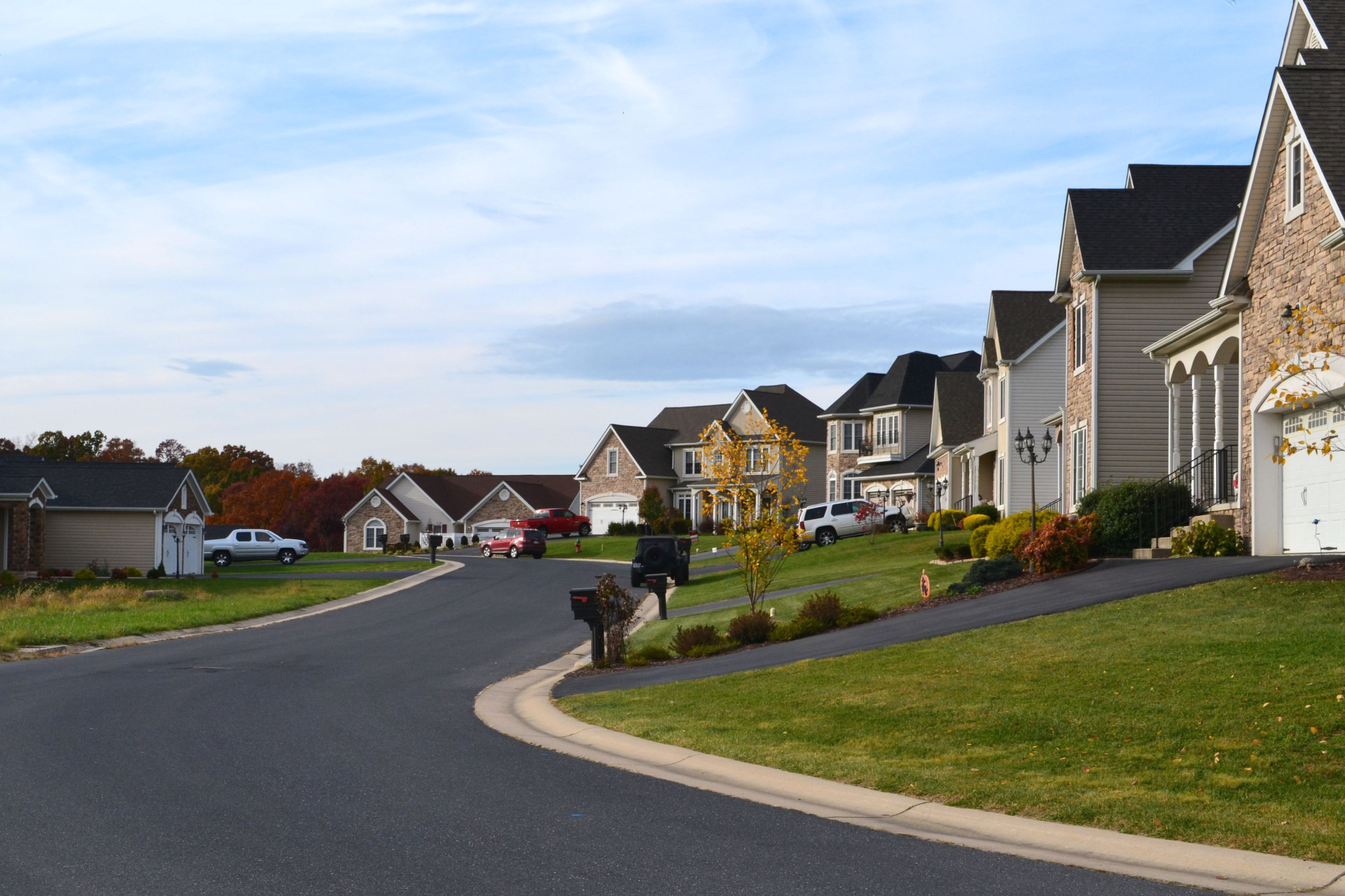 houses in a suburban neighborhood
